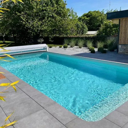 Appart-Hotel N 3 Avec Terrasse, Piscine, Petit-Dejeuner Et Parking Prive Chouzelot Exterior photo