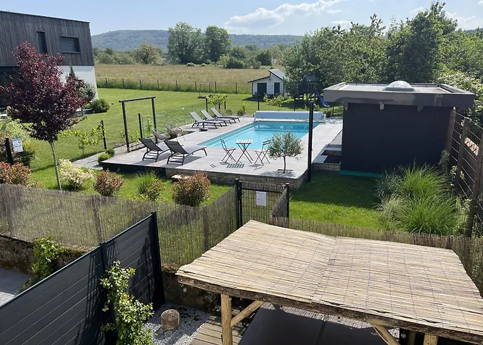 Appart-Hotel N 3 Avec Terrasse, Piscine, Petit-Dejeuner Et Parking Prive