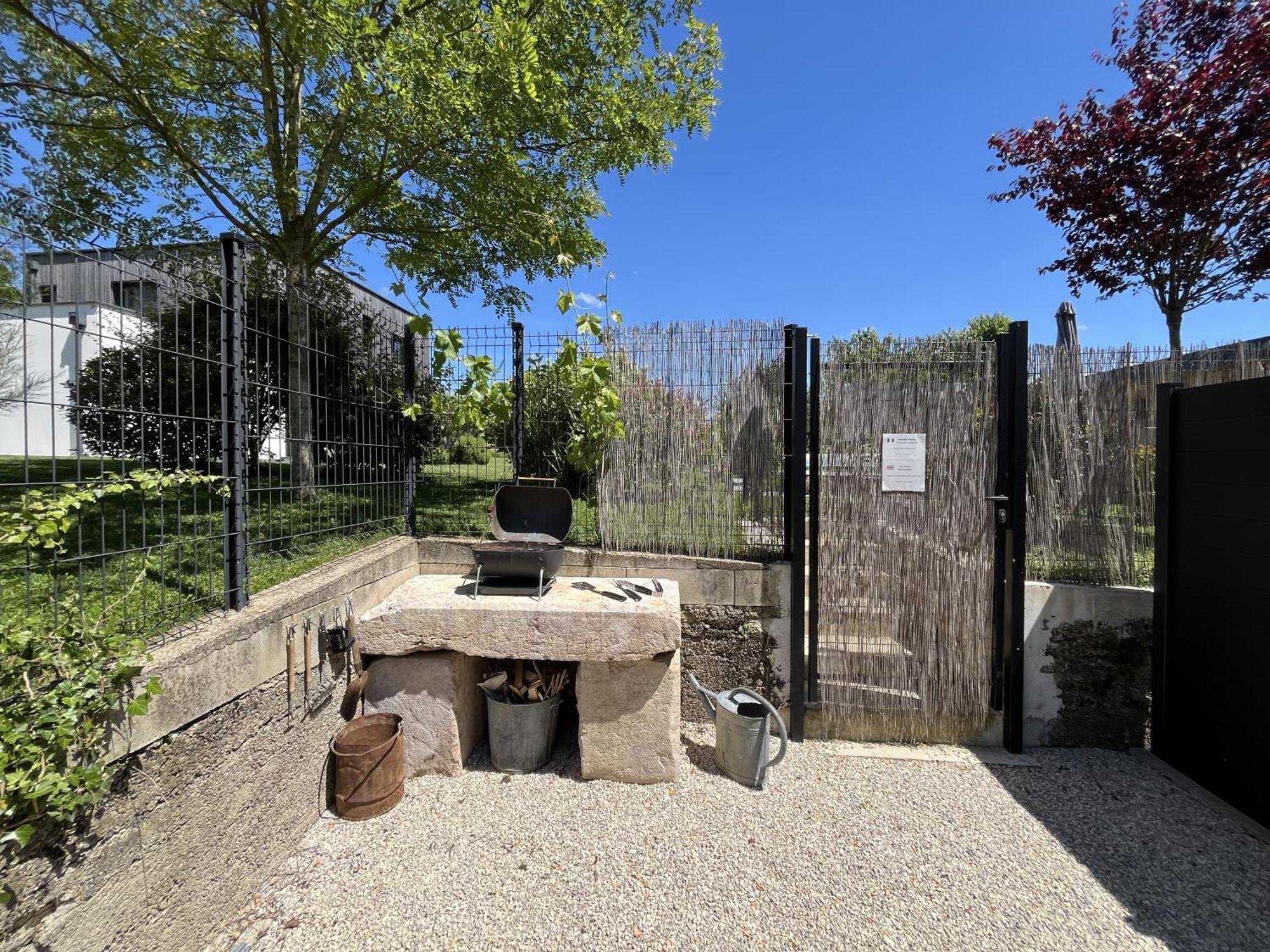 Appart-hotel N 3 Avec Terrasse, Piscine, Petit-dejeuner Et Parking Prive Apartment