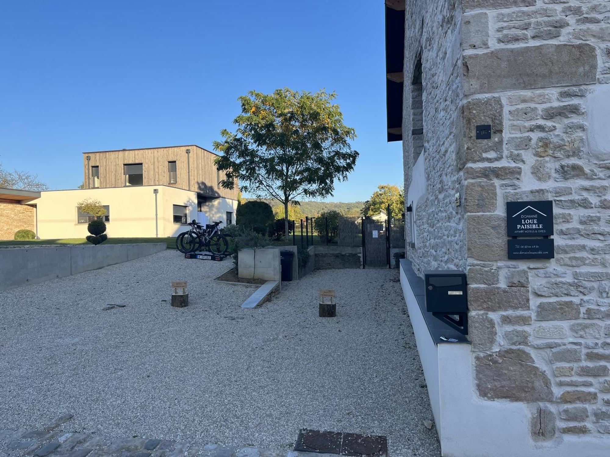 Appart-hotel N 3 Avec Terrasse, Piscine, Petit-dejeuner Et Parking Prive *