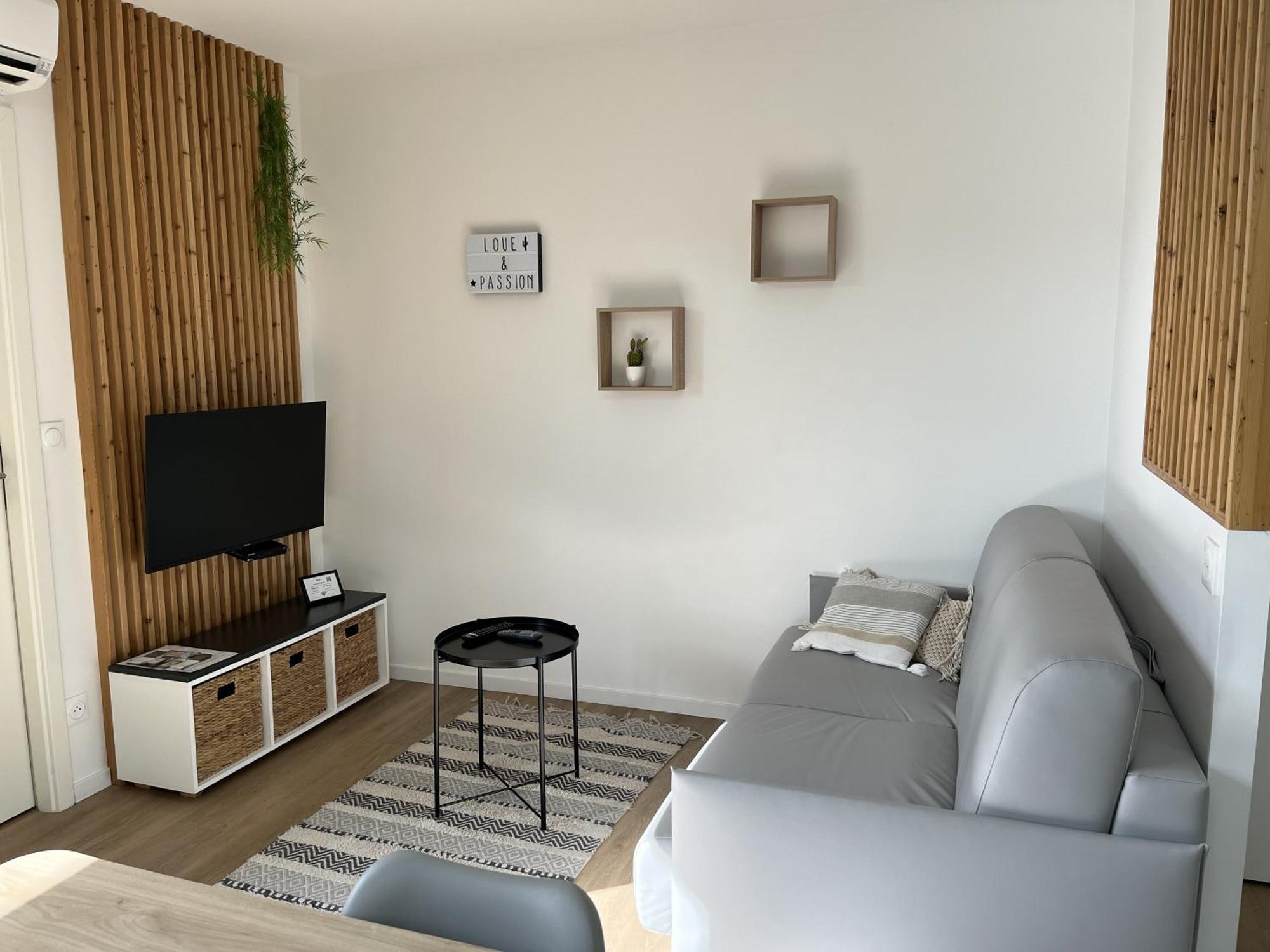 Appart-hotel N 3 Avec Terrasse, Piscine, Petit-dejeuner Et Parking Prive *